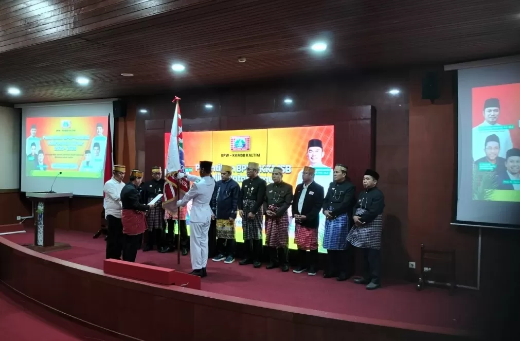 KEPERCAYAAN: Proses pelantikan pengurus BPW KKMSB Kaltim periode 2025&ndash;2030 di Gedung LAN Samarinda, Minggu (14/9/2025). (IST/KP)