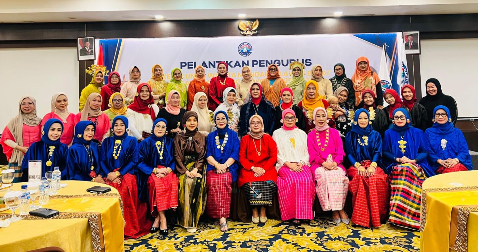 Ketua Umum BPP-KWMSB, Dr. Asriaty Alda Zain foto bersama dengan pengurus BPW-KWMSB usai dilantik di Hotel Covinton, Yogyakarta, Sabtu, 17 Januari 2026. (Foto: Tim Media BPP KWMSB)